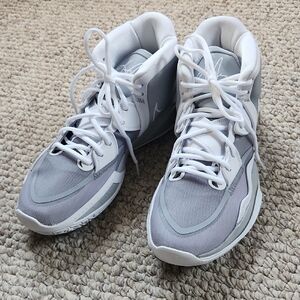 NEW Nike Kyrie Infinity TB basketball shoes High-Top Sneakers in Gray and White